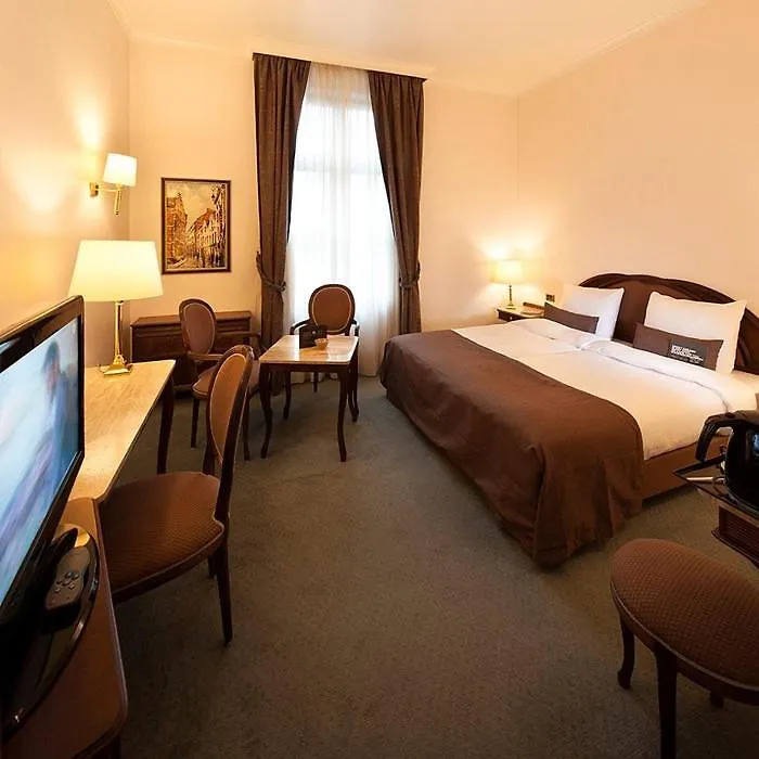 Campsite Pop Up Camping & Hotel Tomorrow'S Paradise & Private Transport Tml Schelle