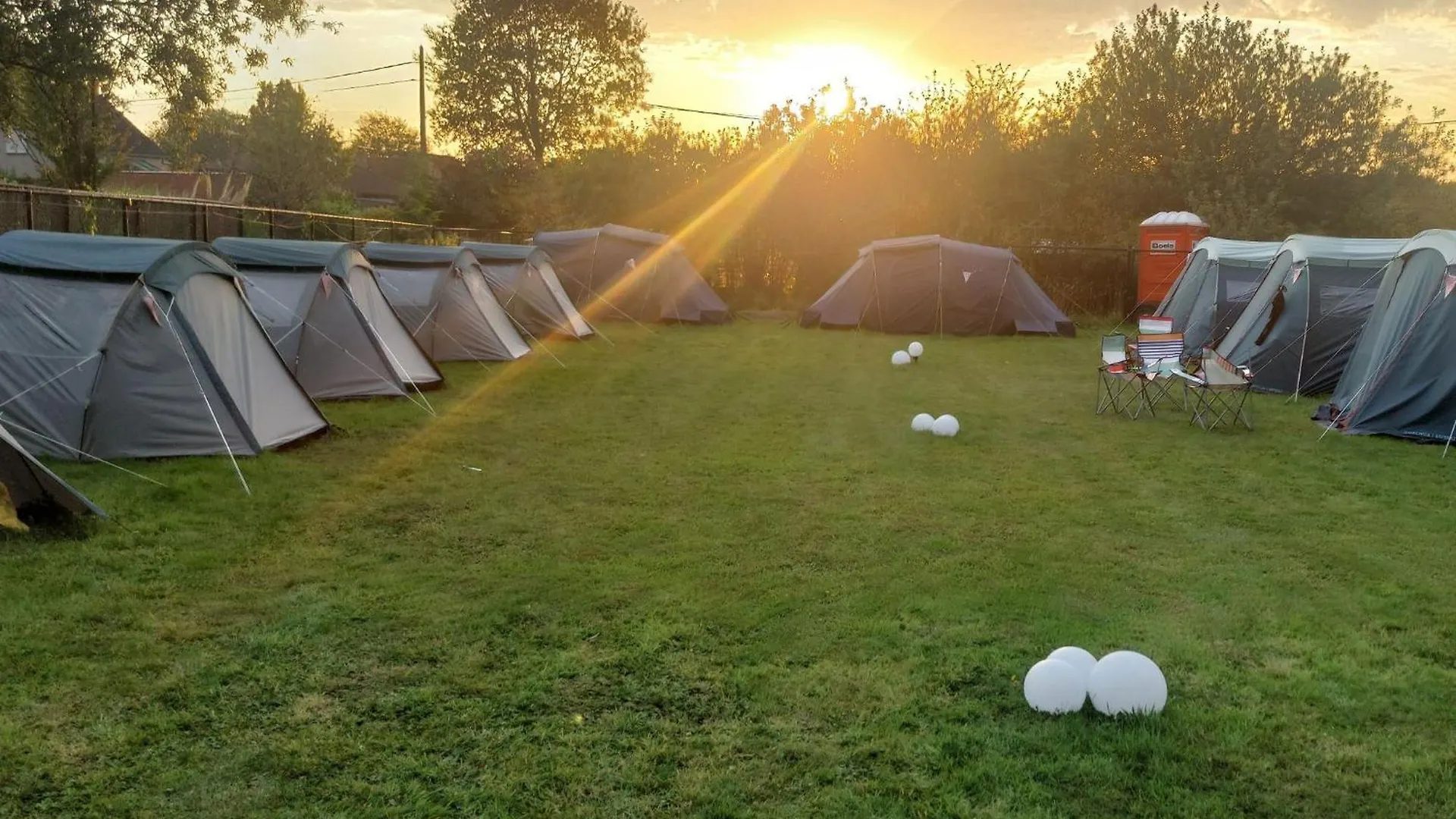 Campsite Pop Up Camping & Hotel Tomorrow'S Paradise & Private Transport Tml Schelle