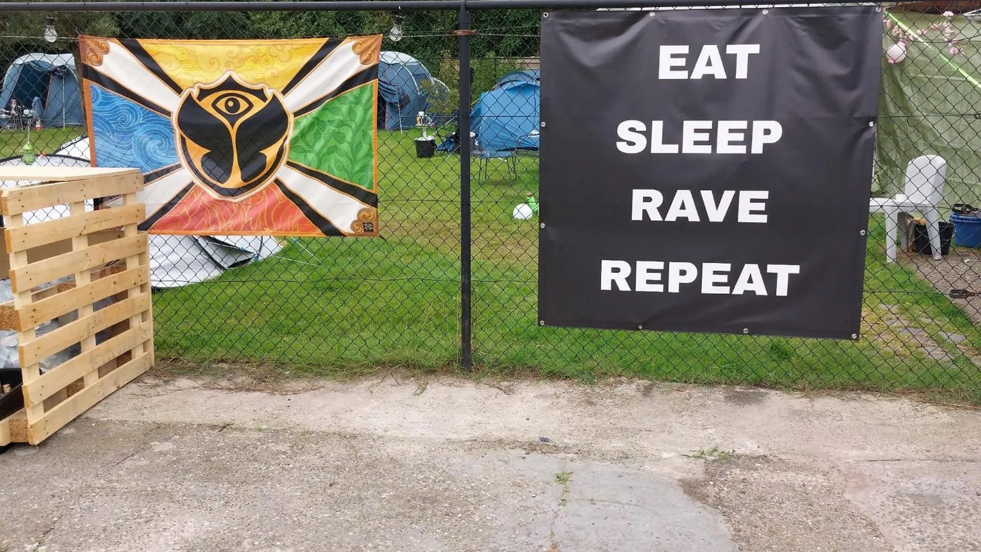 Pop Up Camping & Hotel Tomorrow'S Paradise & Private Transport Tml Schelle Belgium